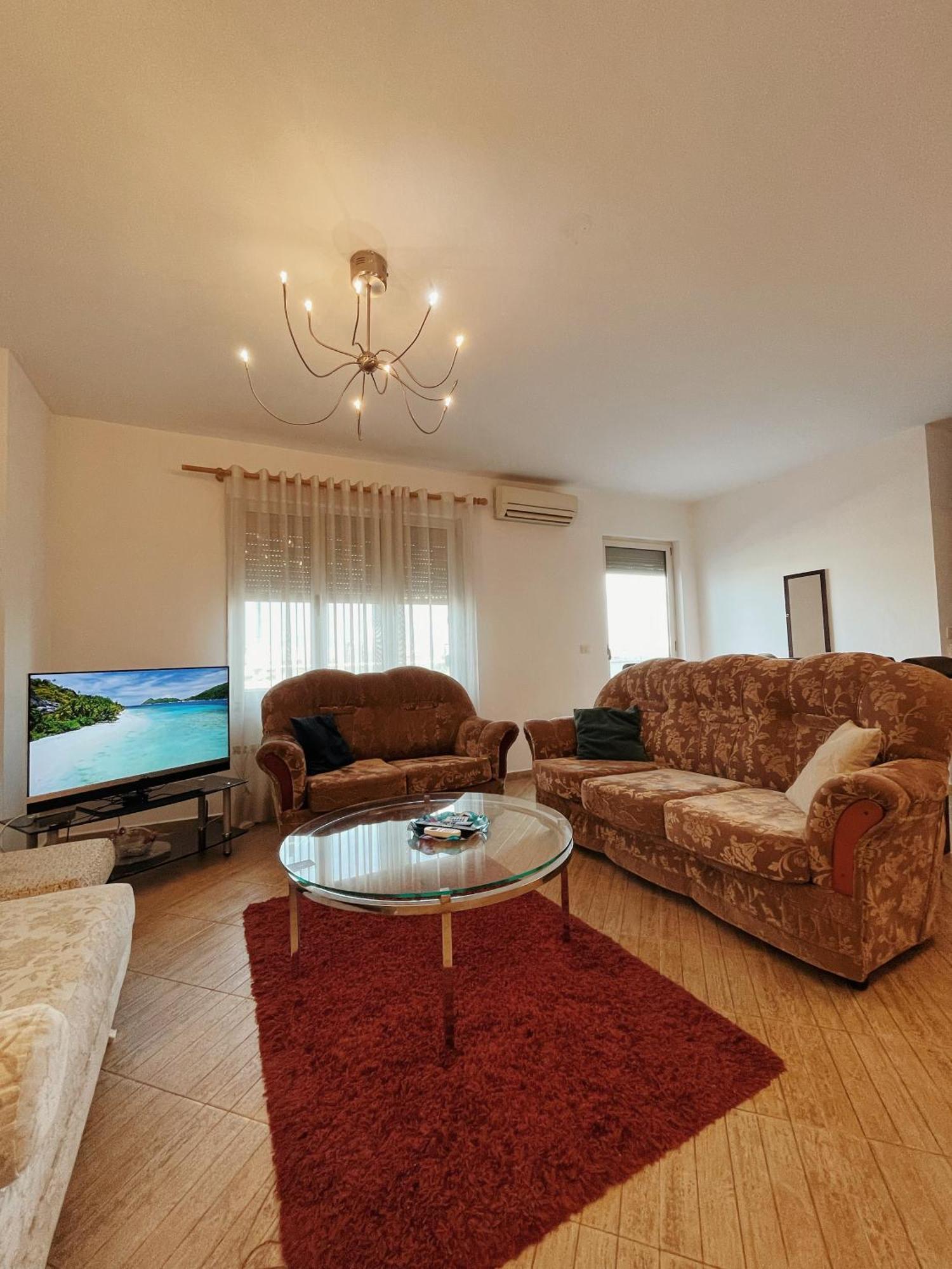 Lovely Apartment Тирана Екстериор снимка