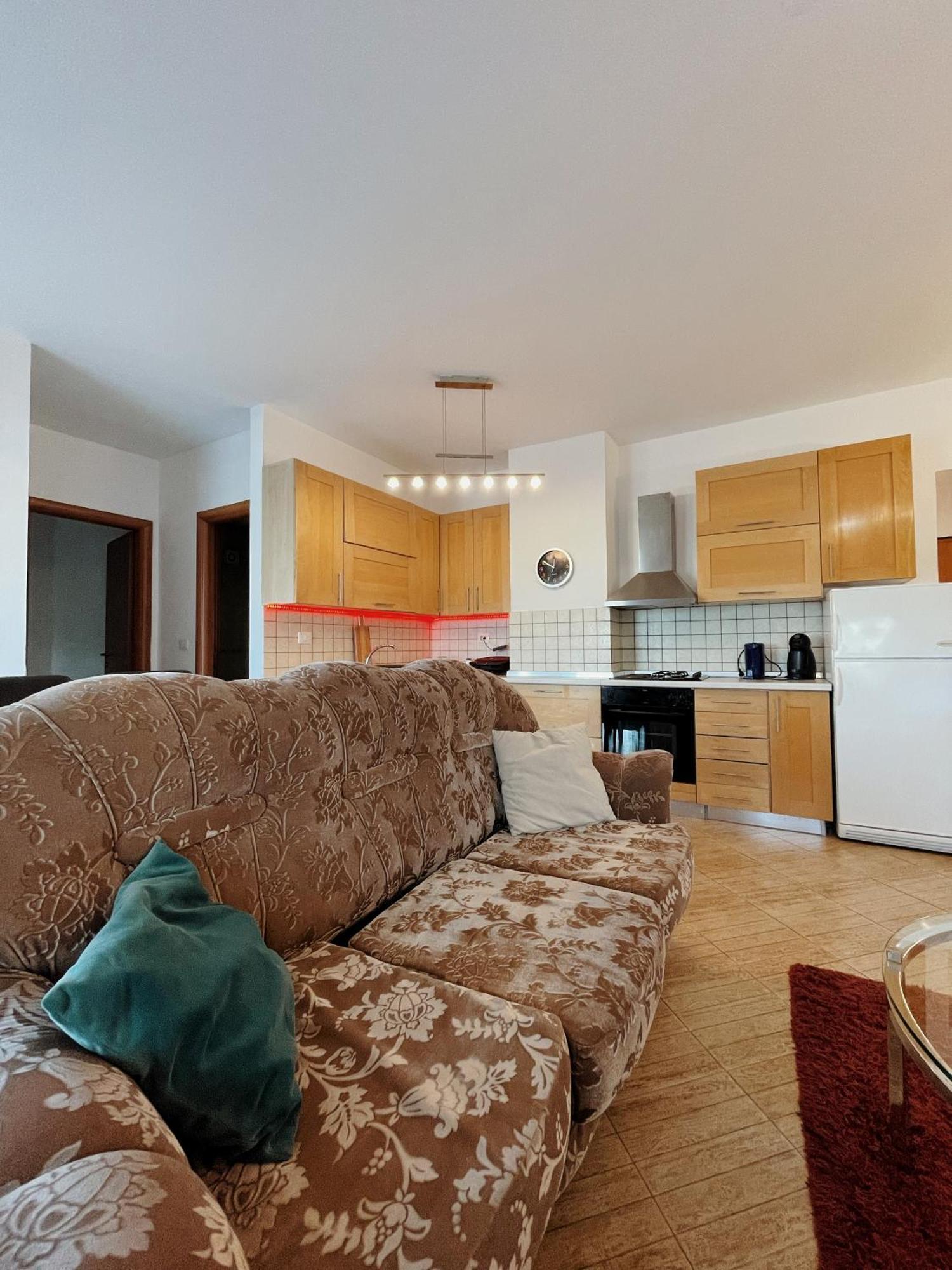 Lovely Apartment Тирана Екстериор снимка