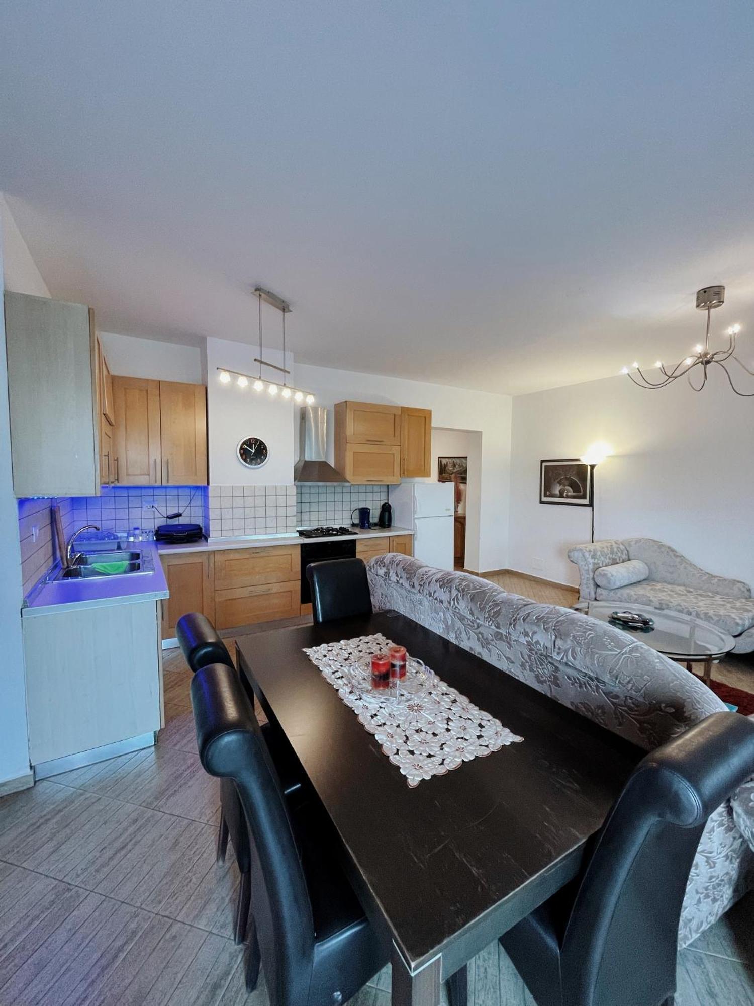 Lovely Apartment Тирана Екстериор снимка