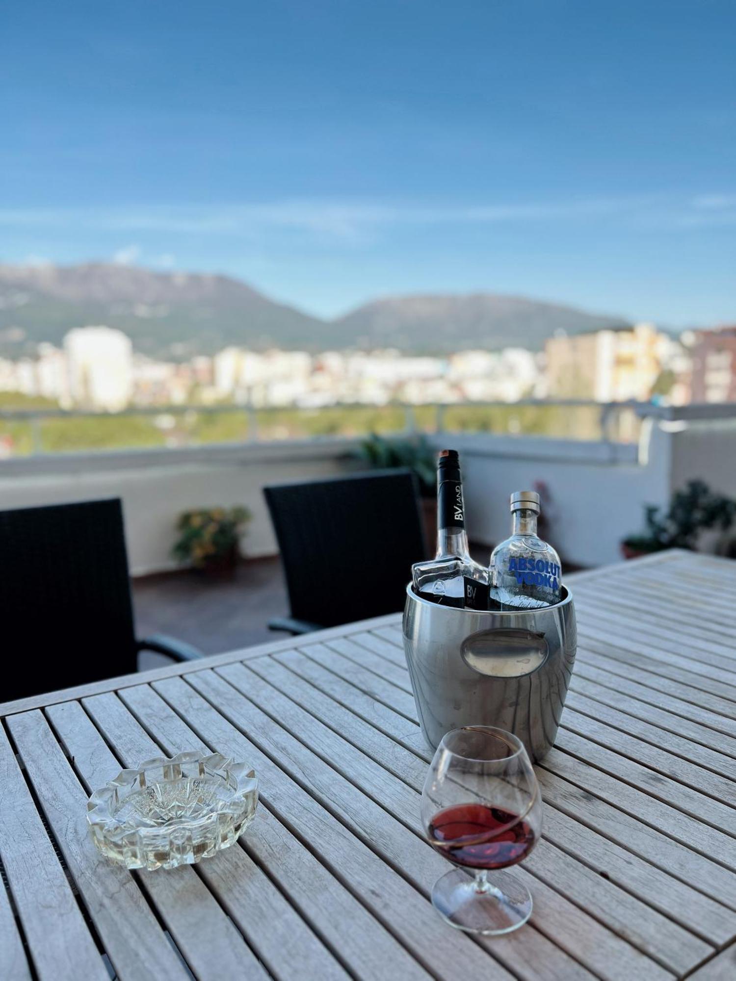 Lovely Apartment Тирана Екстериор снимка