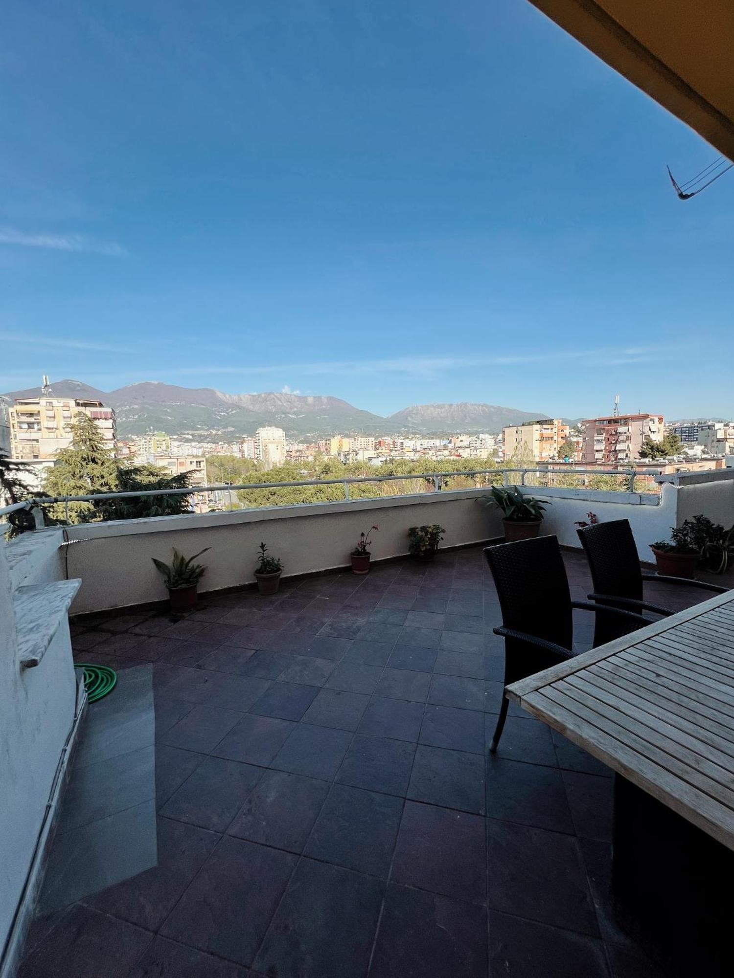 Lovely Apartment Тирана Екстериор снимка