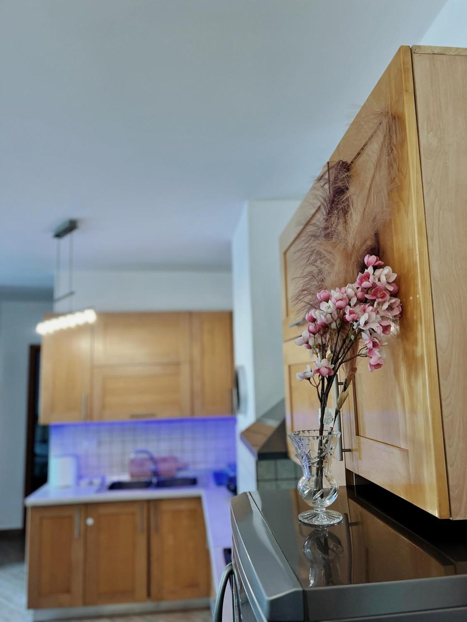 Lovely Apartment Тирана Екстериор снимка