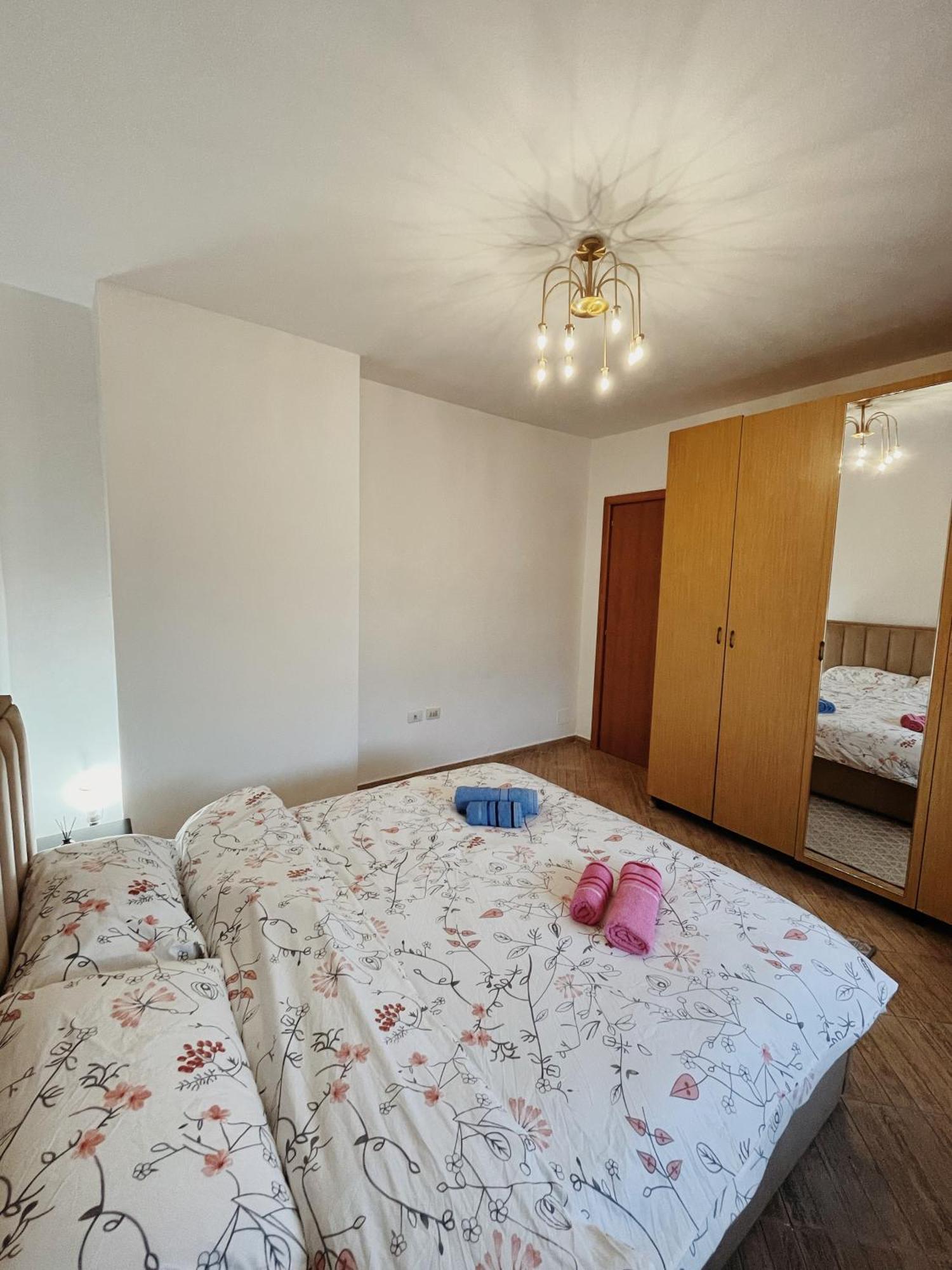 Lovely Apartment Тирана Екстериор снимка