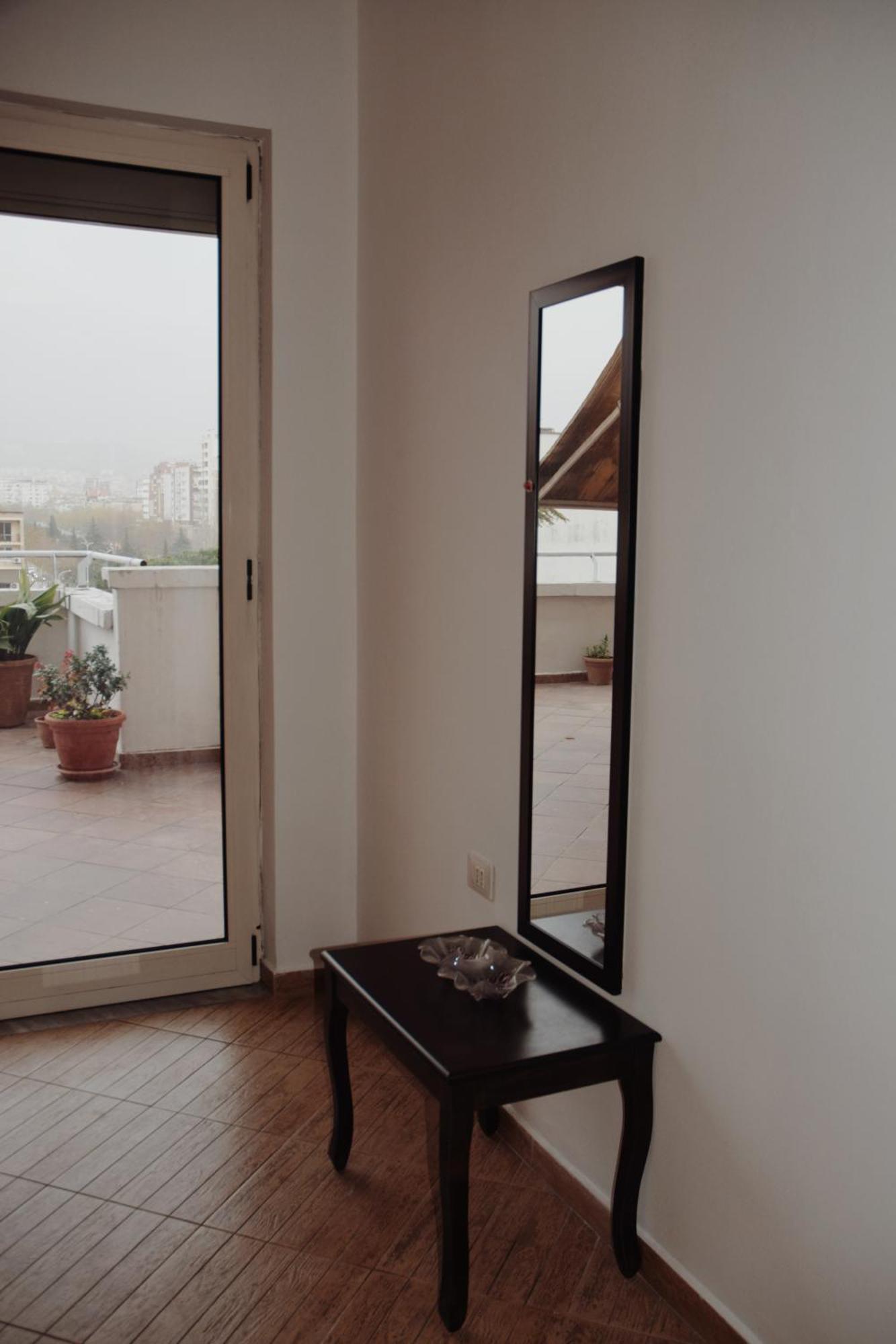 Lovely Apartment Тирана Екстериор снимка
