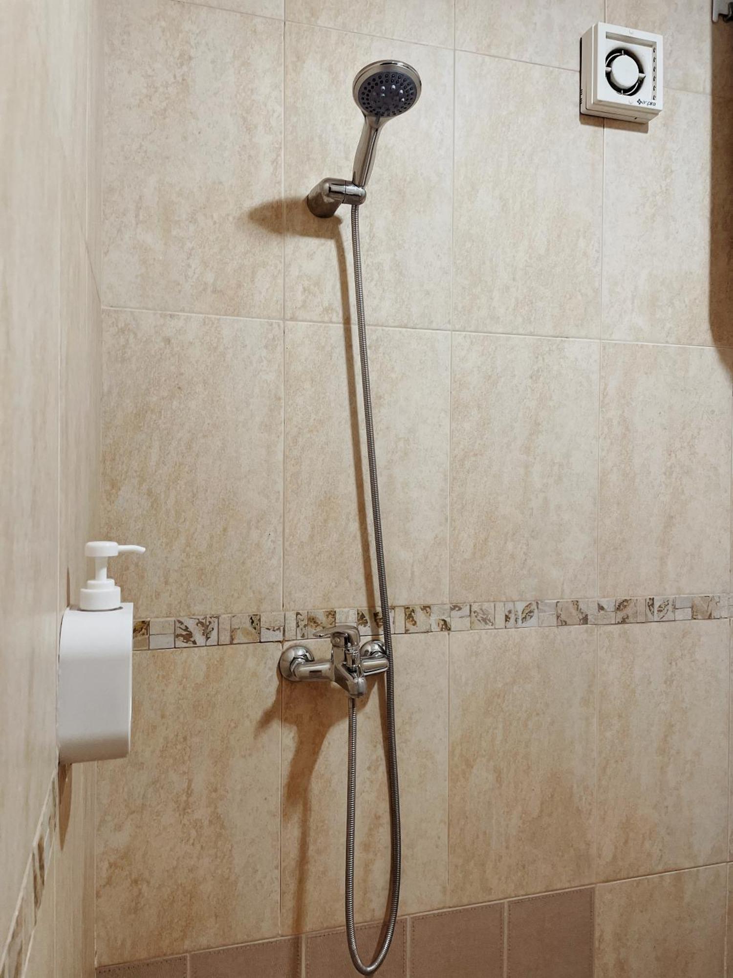 Lovely Apartment Тирана Екстериор снимка